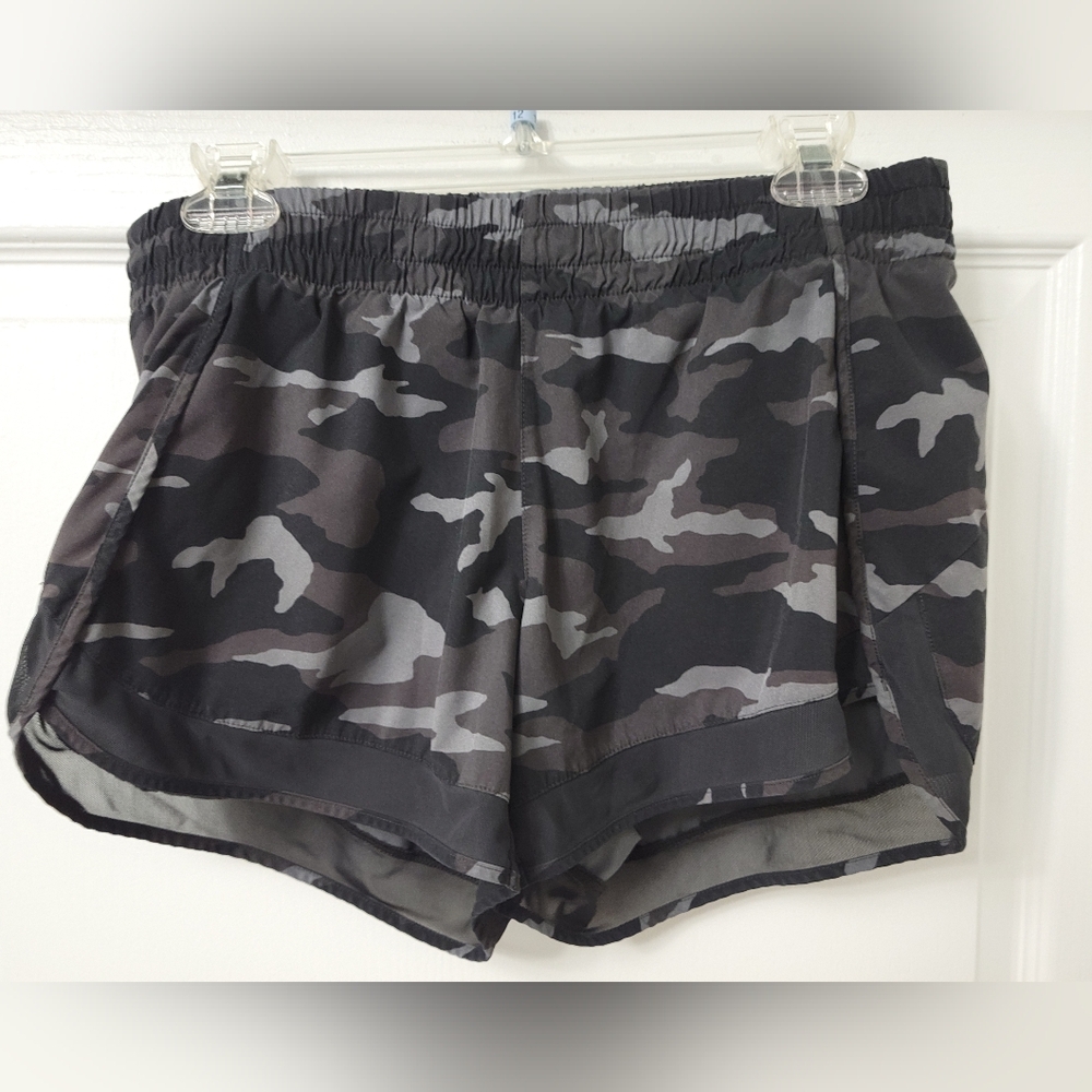 Athleta Mesh Racer Run Mid Rise 4" Running Short Small Black Gray Camo EUC